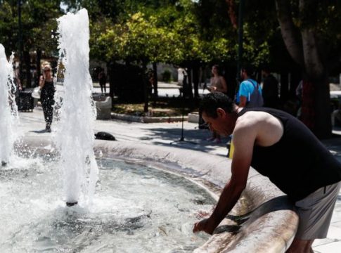 Καύσωνας Κλέων: Στο μέγιστο επίπεδο επικινδυνότητας έξι πόλεις – Και νέο έκτακτο δελτίο της ΕΜΥ