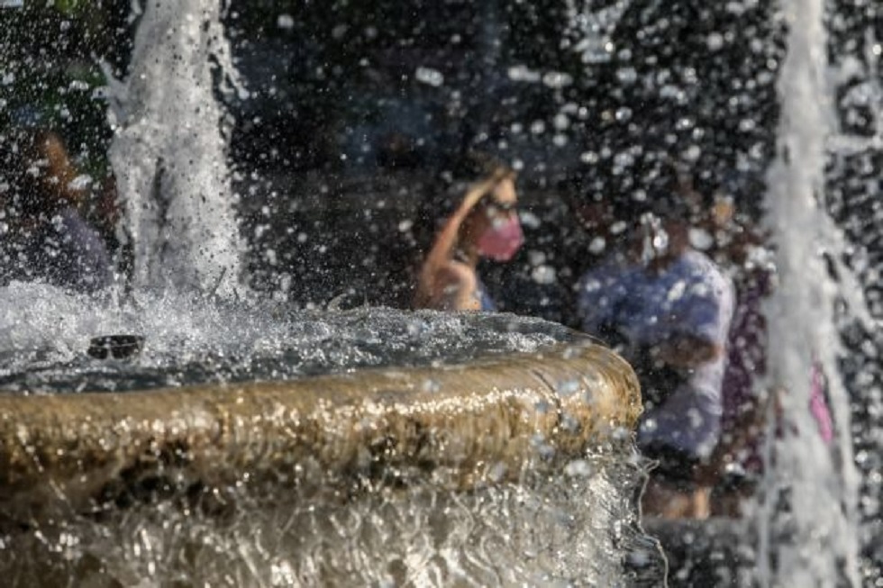 Καύσωνας Κλέων: Ξεπέρασε τους 44 βαθμούς η θερμοκρασία στη Θήβα