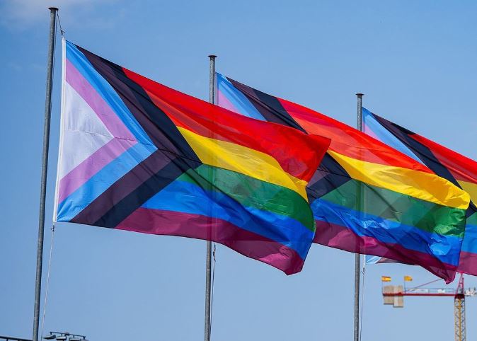 Η ΛΟΑΤΚΙ+ σημαία «έδιωξε» τους followers της Μπαρτσελόνα