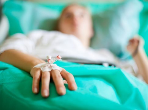 Μάχη για τη ζωή του δίνει ο 9χρονος που ήπιε καυστικό υγρό – «Νόμιζε ήταν νερό»