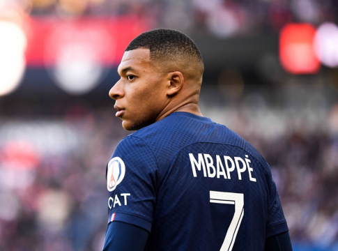 «Μιλάει με την Παρί για δανεισμό του Εμπαπέ η Λίβερπουλ!»