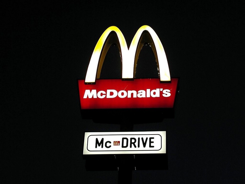 Δεκάδες υπάλληλοι των McDonald’s καταγγέλλουν σεξουαλική παρενόχληση