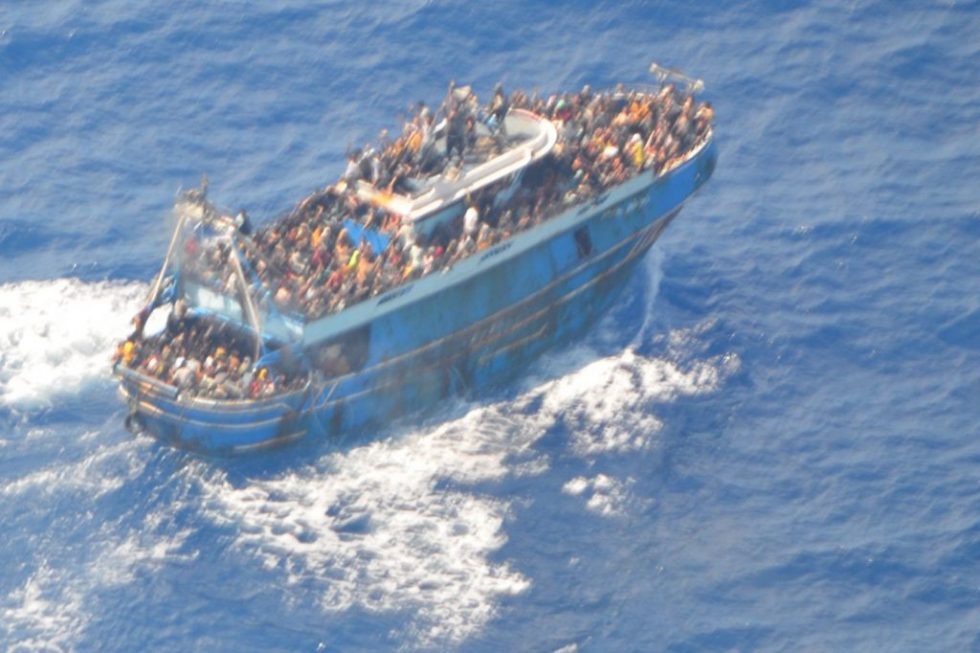 Ναυάγιο στην Πύλο: Νέες μαρτυρίες διασωθέντων – «Το Λιμενικό ήταν δίπλα μας όταν το σκάφος ανατράπηκε – Άλλαξαν τις καταθέσεις μας»