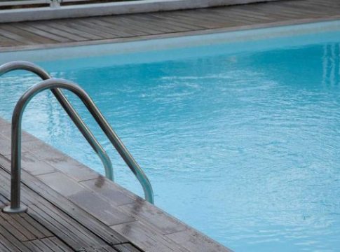 Ρόδος: Αγοράκι βρέθηκε χωρίς τις αισθήσεις του σε πισίνα ξενοδοχείου – Δεν υπήρχε ναυαγοσώστης