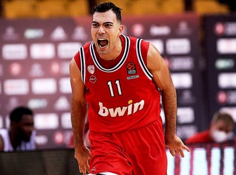 Στους αγώνες Σλούκαρος, στις διαπραγματεύσεις… Κωστάκης