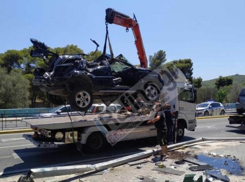 Σοκαριστικό τροχαίο με έναν νεκρό στη Μαραθώνος: 88χρονη πέρασε με κόκκινο και εμβόλισε δύο ΙΧ