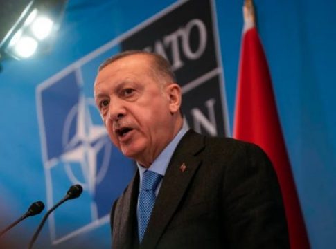 Κομισιόν σε Ερντογάν: Ξεχωριστές οι διαδικασίες ένταξης σε ΕΕ και ΝΑΤΟ