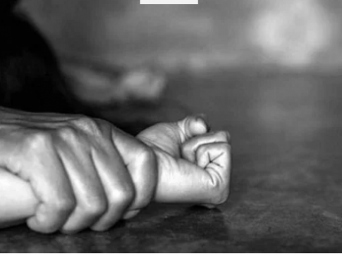 Κακοποίηση ανηλίκου Θεσσαλονίκη: Στηρίζει τον άνδρα που κατηγορήθηκε για τον βιασμό της κόρης της