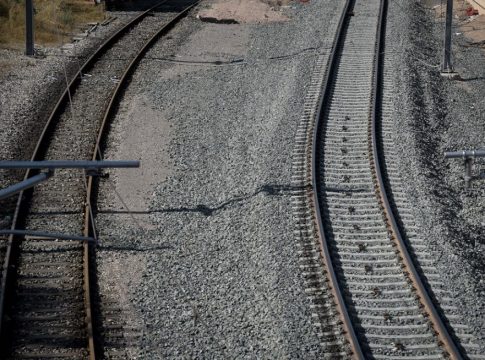 Σύγκρουση τρένου με ΙΧ στην Ιερά Οδό