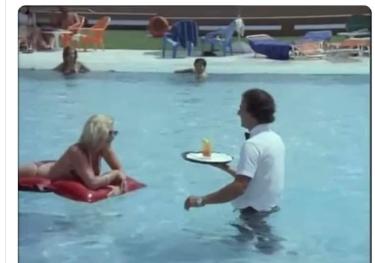 Όταν το 1984… ο «Λαλάκης» σέρβιρε βουτώντας σε πισίνα (vid)