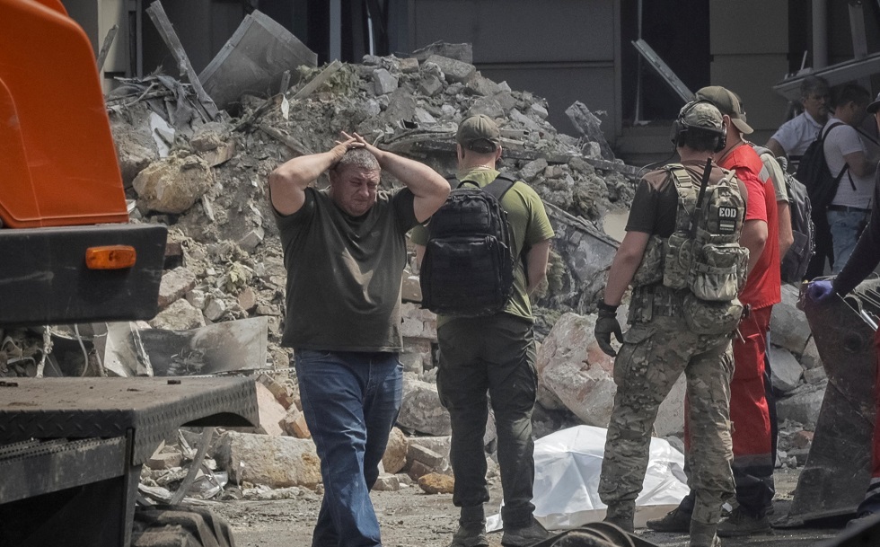 Ουκρανία: Τρεις νεκροί και ζημιές στο κινεζικό προξενείο της Οδησσού από τους ρωσικούς βομβαρδισμούς