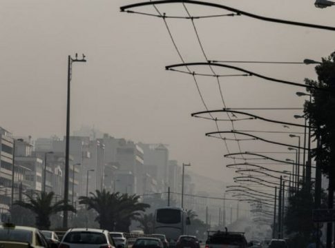 Υπουργείο Περιβάλλοντος: Αυξημένοι ρύποι στην Αττική – Συστάσεις για περιορισμένη χρήση ΙΧ