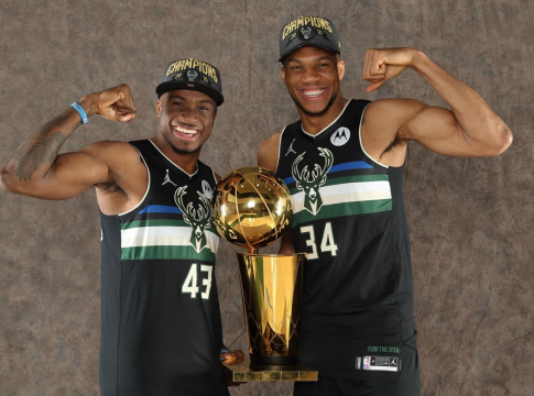 Συνεχίζει στους Μπακς ο Θανάσης Αντετοκούνμπο