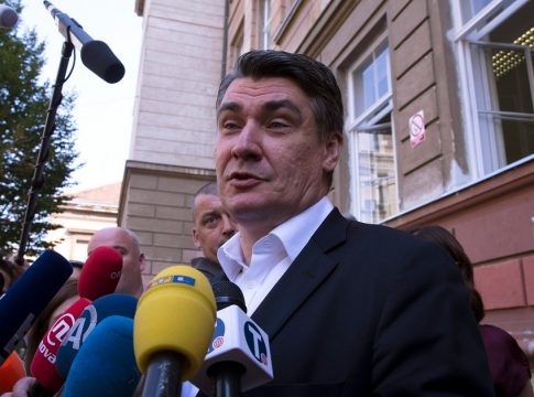 Νέα Φιλαδέλφεια: Προκλητική δήλωση από τον Κροάτη πρόεδρο – «Επιτέθηκαν, αλλά αν κρατηθούν και οι 100 η Αθήνα ανοίγει βεντέτα»