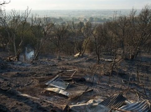 Φωτιά στο Δίστομο: Ζημιές στην ιστορική μονή του Οσίου Λουκά – Κάηκε ένα από τα παλαιότερα κτίρια
