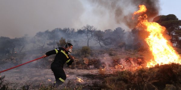 Ακραίος κίνδυνος πυρκαγιάς σήμερα – Σε κατάσταση συναγερμού αρκετές περιοχές