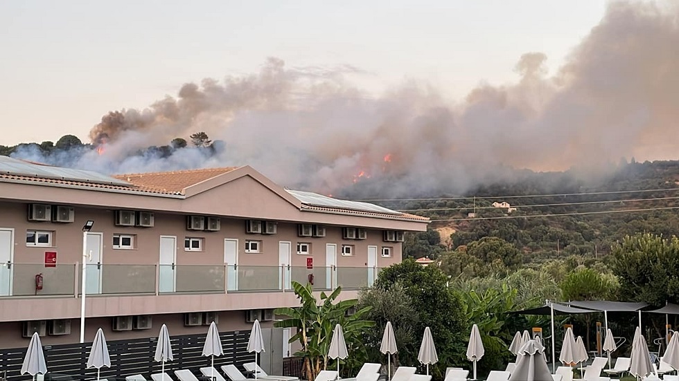Φωτιά στη Ζάκυνθο: Καίγεται αγροτοδασική έκταση στην περιοχή Τσιλιβί – Σηκώθηκαν εναέρια μέσα, έχει ζητηθεί εκκένωση σπιτιών