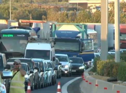 Μποτιλιάρισμα στην Εθνική Οδό Αθηνών – Κορίνθου: Αστυνομία και πυροσβεστική εξηγούν γιατί έκλεισε για ώρες