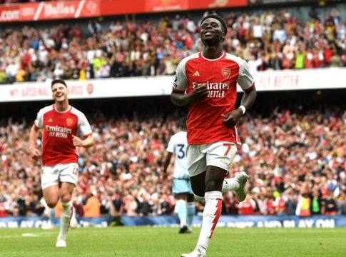 Σάκα: «Είχα φανέλα και ήμουν μεγάλος φαν του Άκπομ»