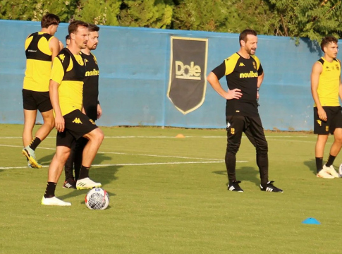 Μάντζιος σε παίκτες: «Πιστεύω στην ομάδα, γι΄ αυτό ήρθα εδώ» (pics)