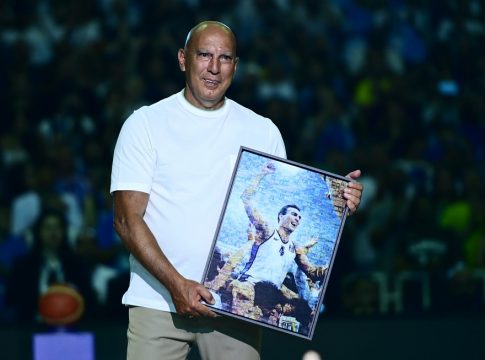 Νίκος Γκάλης σε Αρμάνι: «Η αθλητική αντιπαλότητα γεννά μόνο σεβασμό και φιλίες»