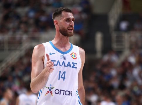 Αποχώρησε με ενοχλήσεις στα πλευρά ο Παπαγιάννης (vid)