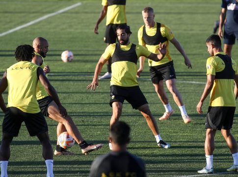 Η αποστολή της ΑΕΚ για το ματς με την Ντιναμό – Μέσα ο Βίντα, εκτός ο Γκατσίνοβιτς (pic)