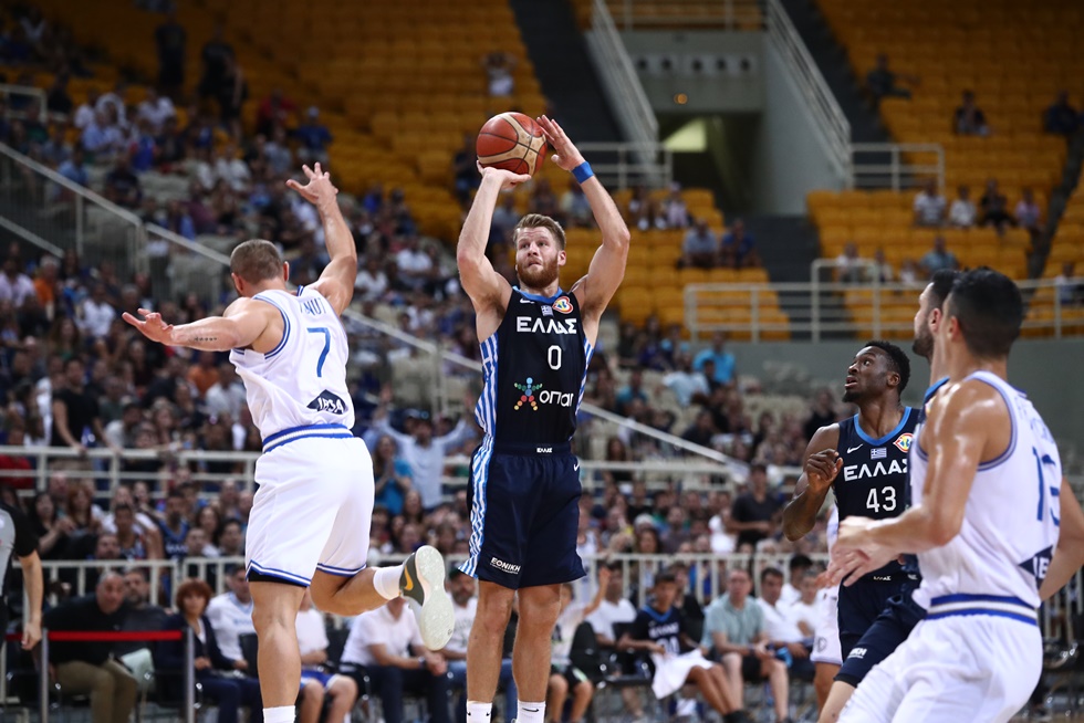 Ερυθρόλευκη συνεργασία και buzzer beater από Γουόκαπ στο τέλος του ημιχρόνου (vid)