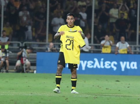 Τα δύο γκολ των Αραούχο και Βίντα που έστειλαν την ΑΕΚ στα πλέι οφ (vids)