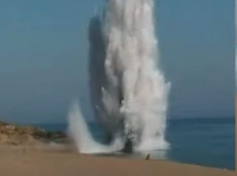 Κωνσταντινούπολη: Η στιγμή της ελεγχόμενης έκρηξης 30 οβίδων δίπλα σε παραλία – Βίντεο ντοκουμέντο