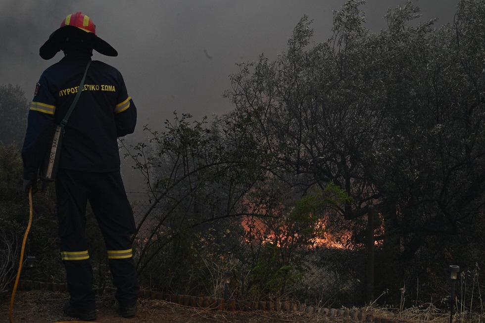 Φωτιά στην Κάρυστο: Καλύτερη η εικόνα – Φόβος για τις αναζωπυρώσεις