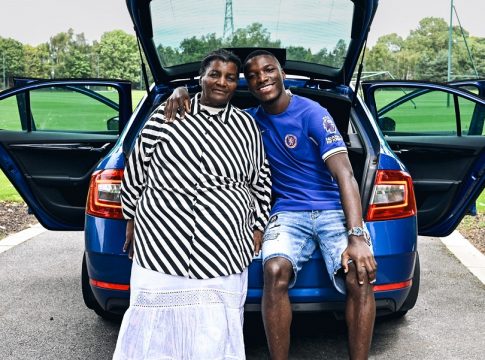 Τσέλσι: Με κάθε επισημότητα ο Καϊσέδο (vid)