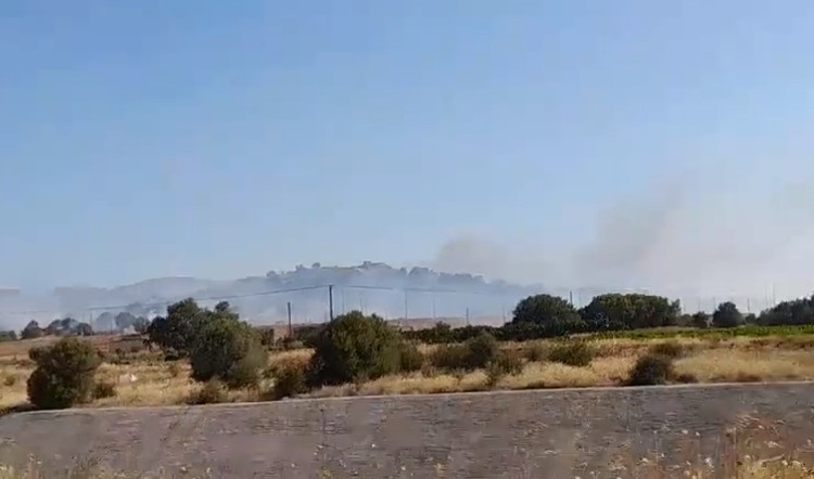 Συναγερμός στο στρατιωτικό αεροδρόμιο Ελευσίνας – Μια «ανάσα» οι φλόγες από την 112 Πτέρυγας Μάχης