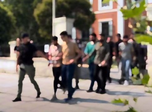 Ελεύθεροι χωρίς όρους όλοι οι μετανάστες – Κατέπεσαν οι κατηγορίες των αυτόκλητων «πολιτοφυλάκων» για εμπρησμό