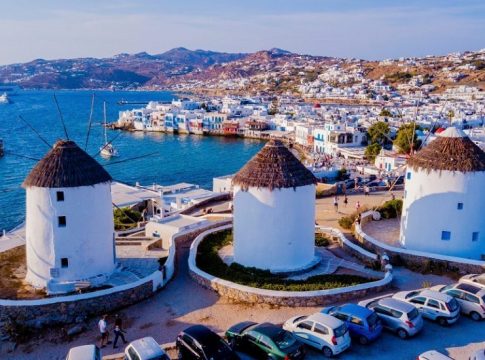 Νέα καταγγελία για εξωφρενικές τιμές στη Μύκονο: Πληρώσαμε 520 ευρώ για δυο κοκτέιλ και κάτι αηδιαστικά καλαμαράκια