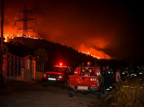 «Συνταγή» καταστροφής η μείωση των πυροσβεστών στην ΕΕ το 2022