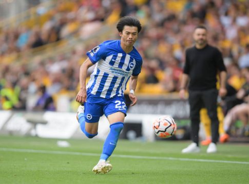 Γλάροι & κανόνια χέρι-χέρι