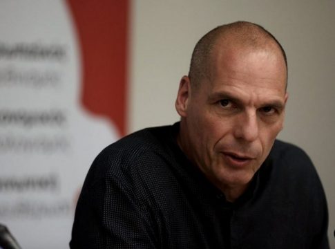 Διαψεύδει το… θάνατό του ο Γιάνης Βαρουφάκης