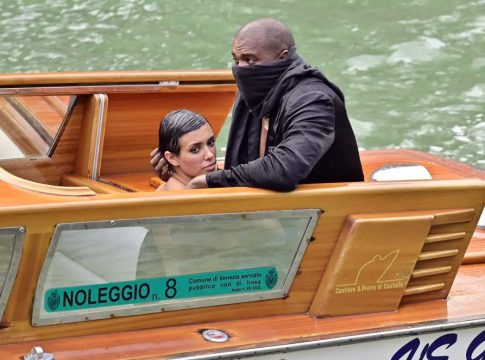 Ασυγκράτητοι Κάνιε Γουέστ και Μπιάνκα Σένσορι – Η περίεργη στάση της που σκανδάλισε τους Ιταλούς (vid, pics)