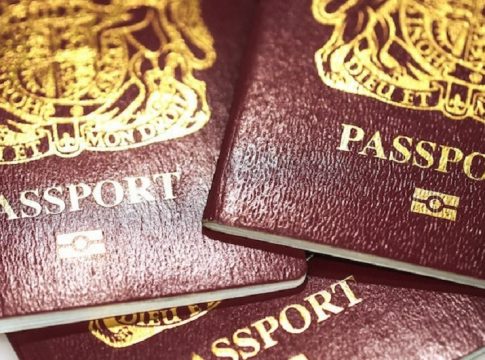 Καλή «παράτυπη μετανάστευση» είναι αυτή με την golden visa των 200.000 ευρώ και όχι οι φτωχοδιάβολοι