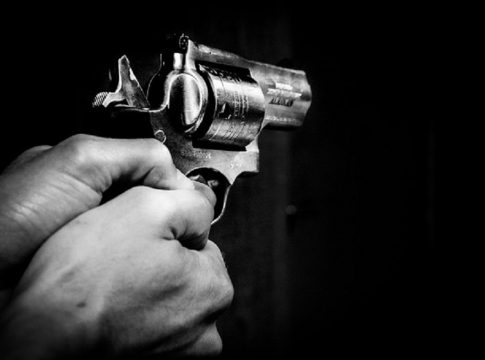 Σοκ στην Καλαμπάκα: Άντρας πυροβόλησε τον αδερφό του και ταμπουρώθηκε σε μαντρί