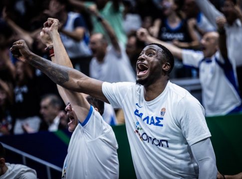 Αντετοκούνμπο: «Θέλαμε να δείξουμε τι σημαίνει να εκπροσωπείς την χωρά»