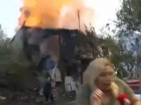 Φωτιά στην Αλεξανδρούπολη: Έκρηξη σε σπίτι σε ζωντανή μετάδοση – Κινδύνευσε τηλεοπτικό συνεργείο