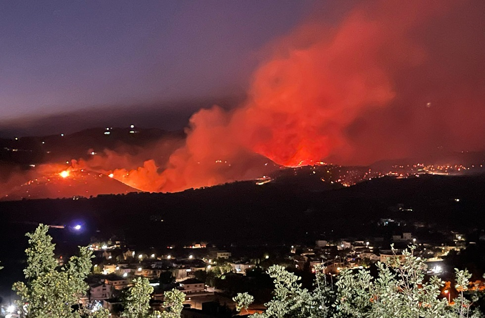 Φωτιά στη Λεμεσό: Σηκώθηκαν τα ενάερια μέσα