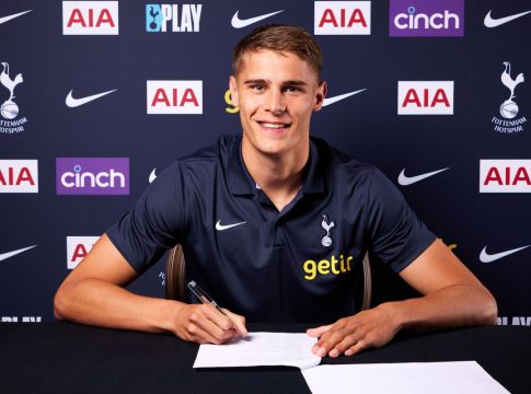 Τότεναμ: Ανακοίνωσε τον Βαν Ντε Βεν