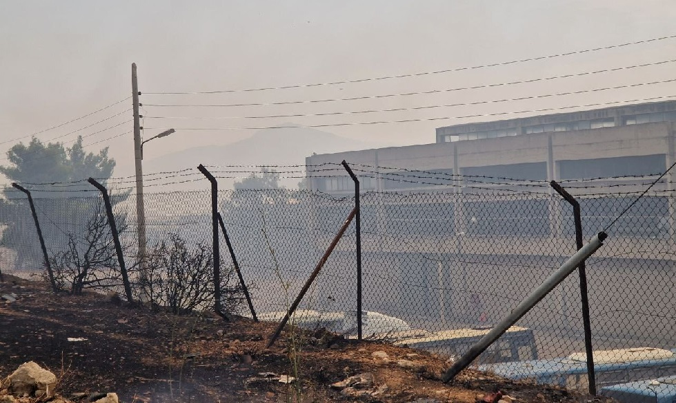 Φωτιές: Στο στρατόπεδο Καποτά οι φλόγες