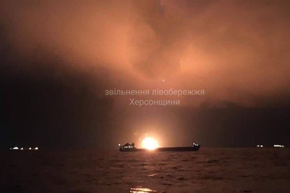 Ρωσία: Εκρήξεις κοντά στη γέφυρα της Κριμαίας – «Ουκρανική επίθεση» σε ρωσικό δεξαμενόπλοιο