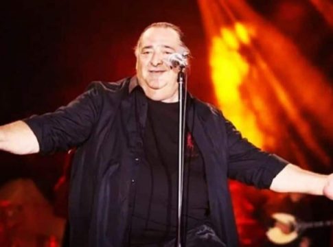 Αγνώριστος και πολύ αδυνατισμένος o Βασίλης Καρράς – Δείτε τον αγκαλιά με γνωστή τραγουδίστρια (pic)