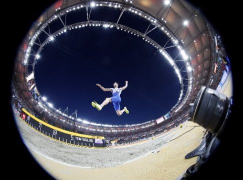 Η World Athletics αποθεώνει τον Τεντόγλου: «Η ομορφιά ενός τεράστιου άλματος εις μήκος»