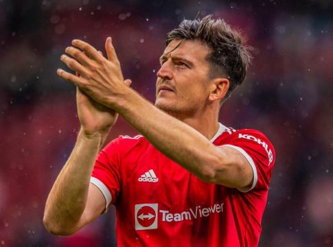 Τεν Χαγκ: «Είμαι πολύ χαρούμενος που παρέμεινε ο Χάρι Μαγκουάιρ»